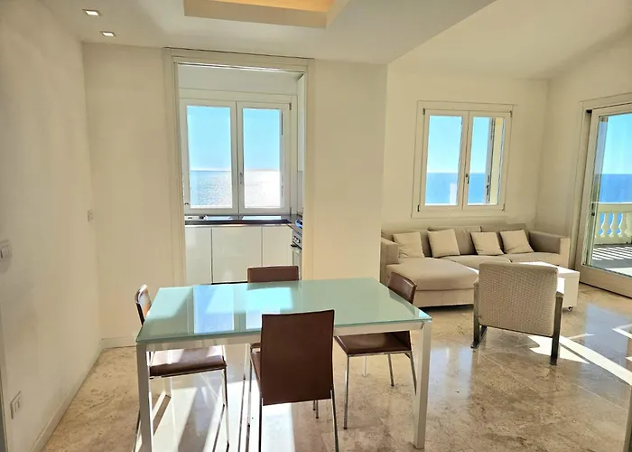 Mare E Relax - Il Villino E La Ai Tre Ponti Σαν Ρέμο